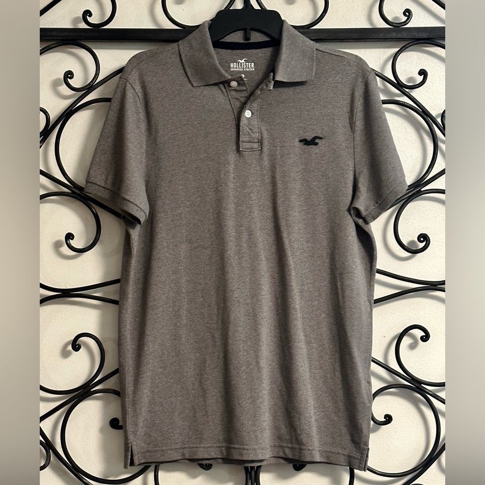 NWT Men’s Advanced Stretch Hollister Polo Shirt. Size Medium